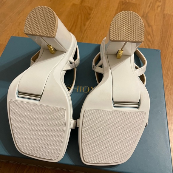 Brand New Pashion Footwear Convertible High Heels/Flats - Picture 3 of 5